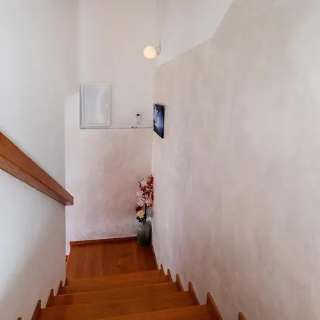 Διαμέρισμα Beautiful Apartment In Klek With Wifi *