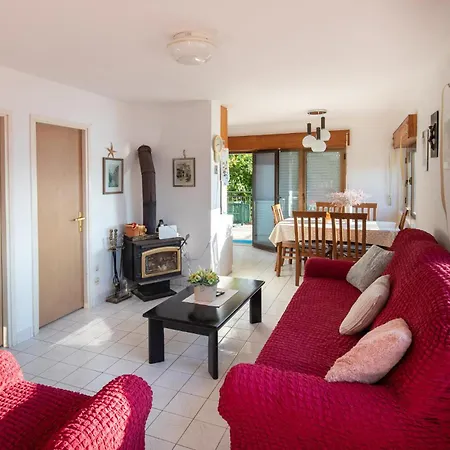 3 Bedroom Beautiful In Apartament Klek