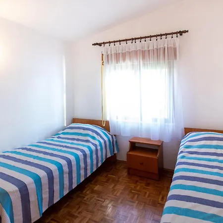 3 Bedroom Beautiful In Apartament Klek